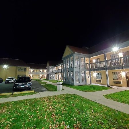 Travel Inn Motel Hartford Exterior foto