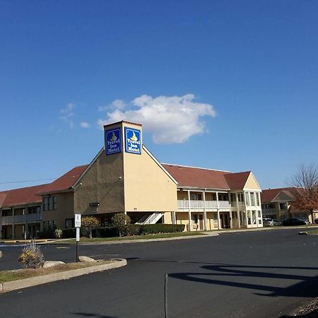 Travel Inn Motel Hartford Exterior foto