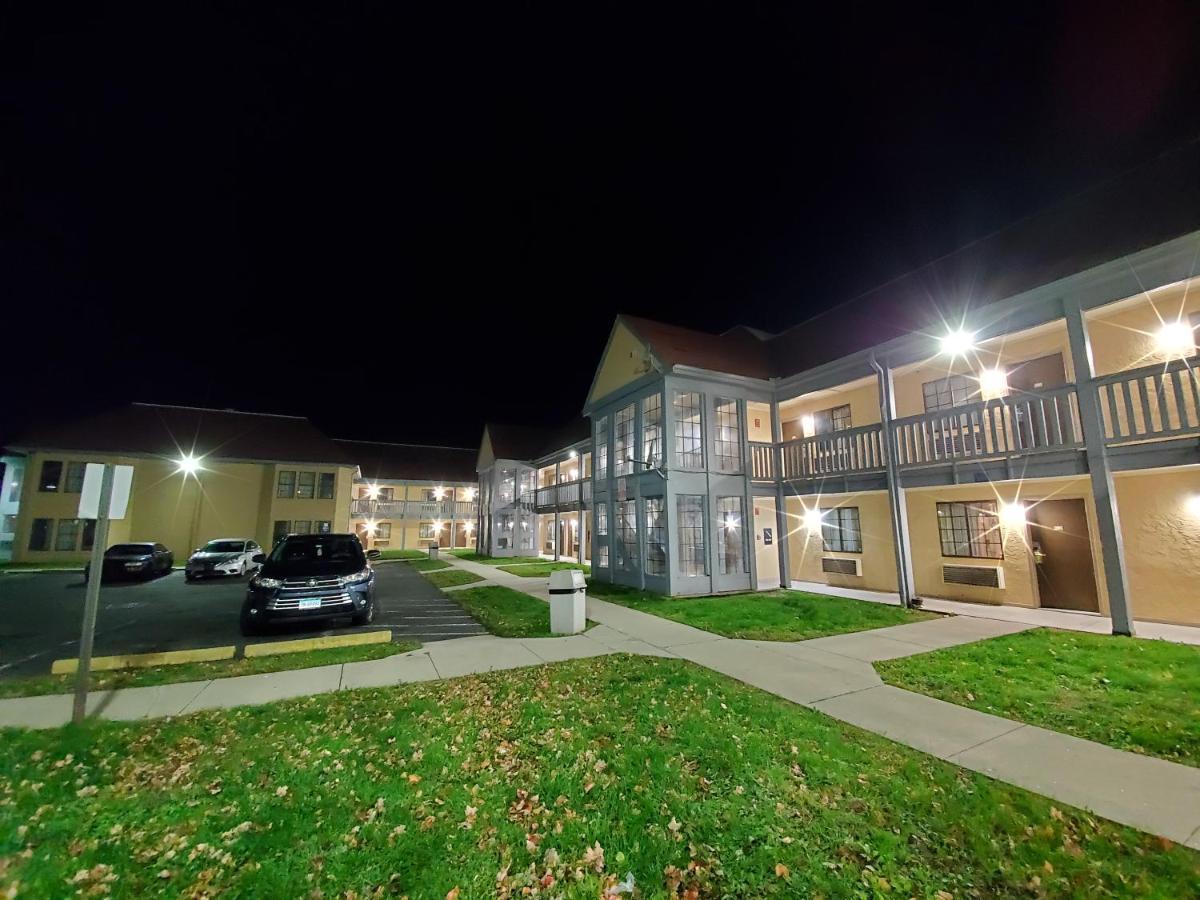 Travel Inn Motel Hartford Exterior foto