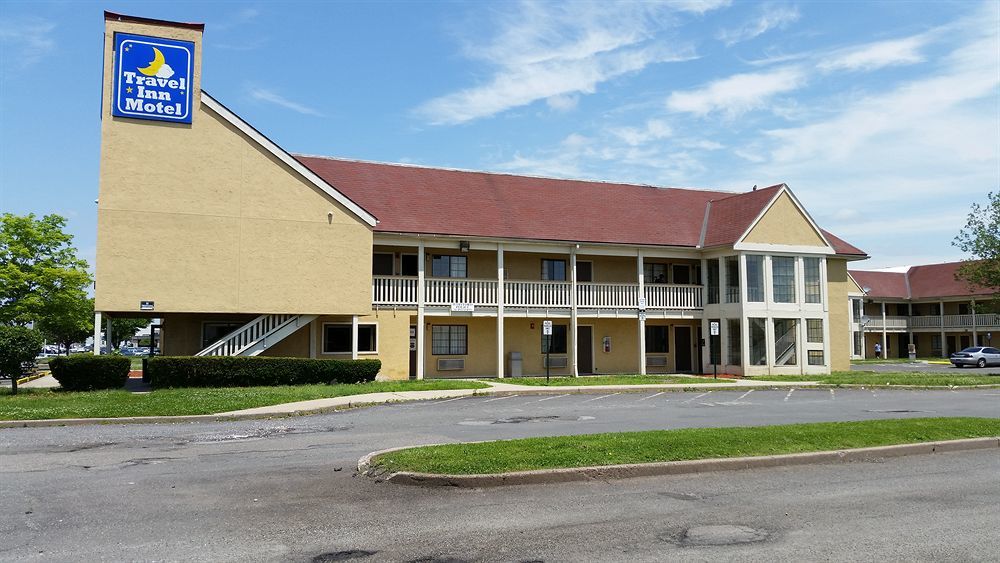 Travel Inn Motel Hartford Exterior foto