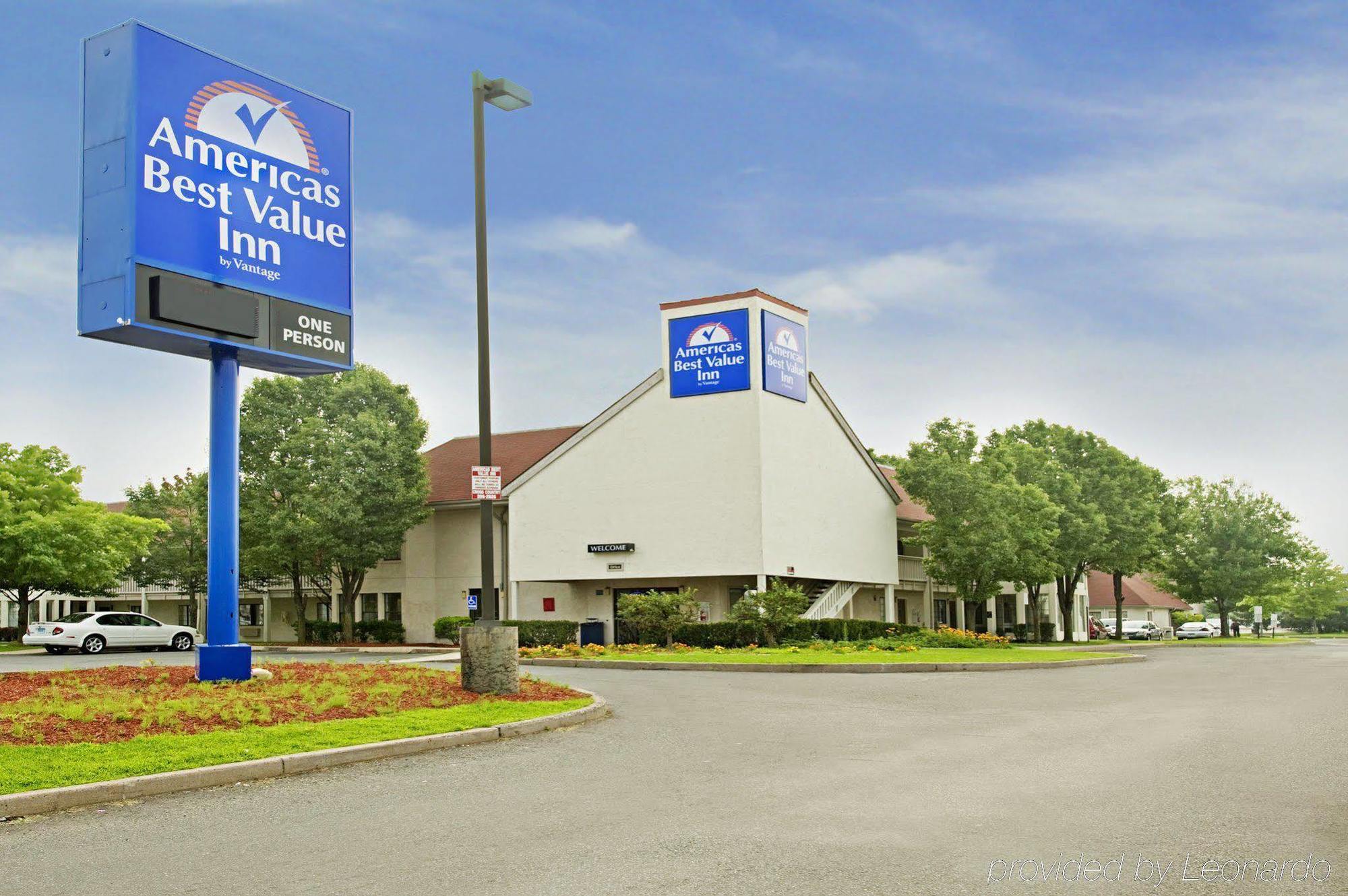 Travel Inn Motel Hartford Exterior foto