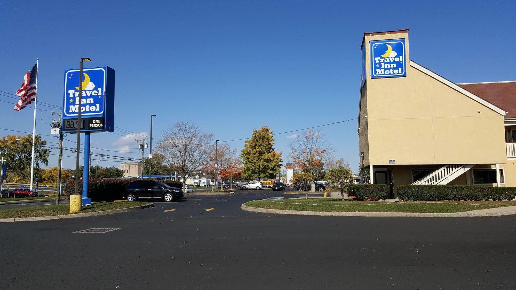Travel Inn Motel Hartford Exterior foto